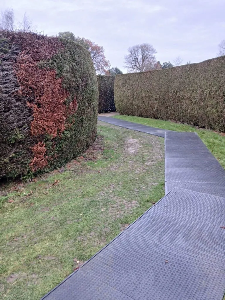 Stockwood Illuminated walkway